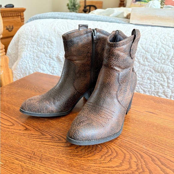 Dirty Laundry Brown Ankle Boots - Picture 1 of 3